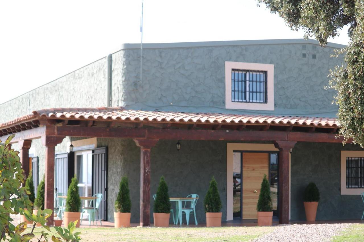 Miluna Hormigos Bagian luar foto